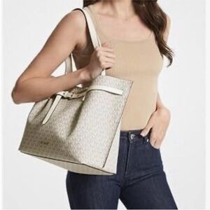 MICHAEL KORS Elegant Cream Tote Bag NWT